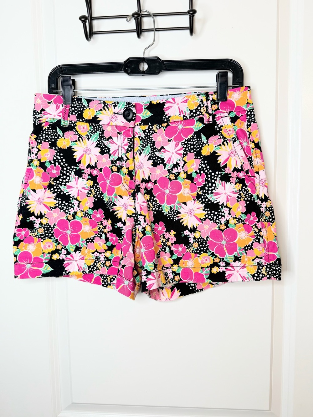 Crown & Ivy Caroline Floral Shorts Women’s 6 Pink Black Cotton Stretch Pockets